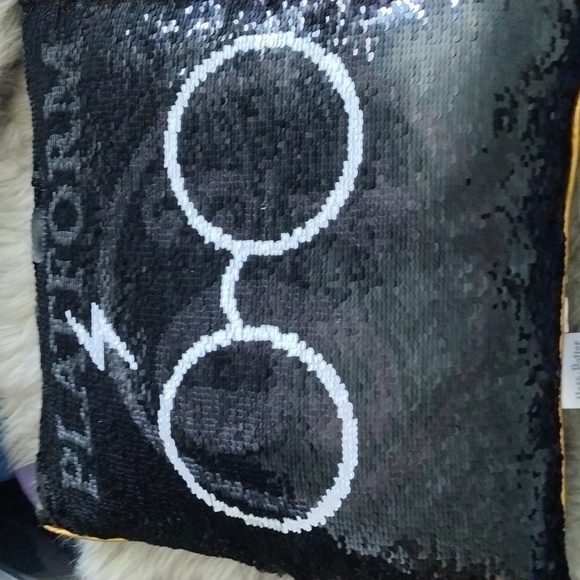 Harry Potter pillow socks and scarf - Picture 3 of 5